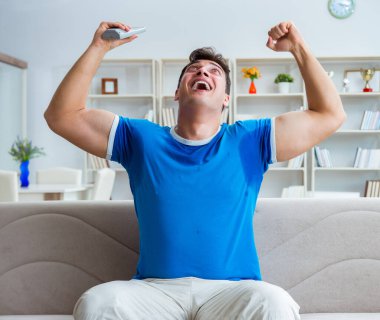 Adamın evde aşırı derecede terlemesi ve kötü kokması.