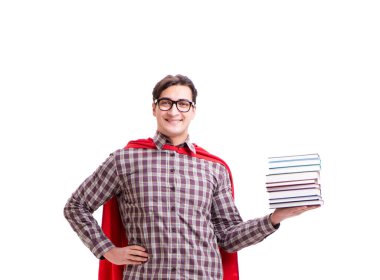 Kitapları beyaza ayrılmış süper kahraman öğrenci.