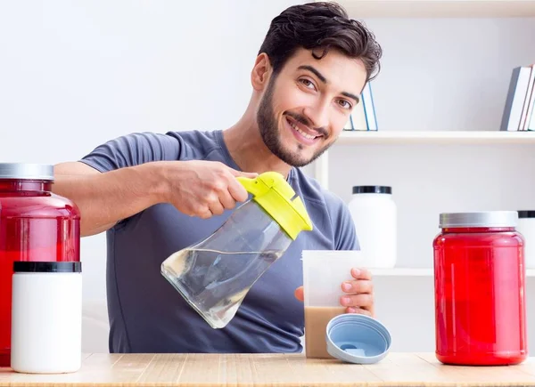 Sporcu daha iyi kaslar için yeni protein takviyeleri tadıyor