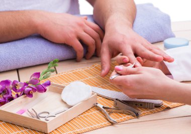 Erkekler için el manikürü konsepti