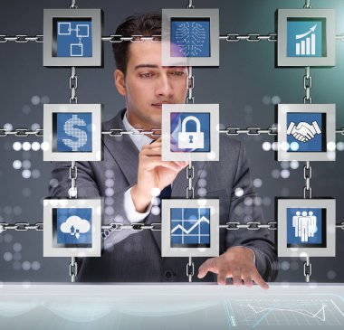 Engelleme zinciri kripto para birimi kavramında iş adamı