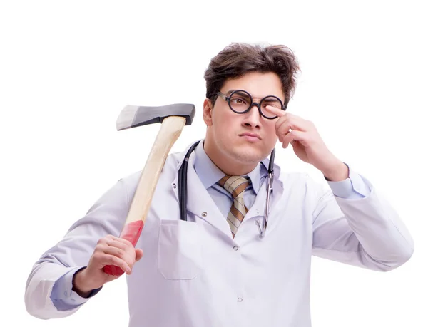 Rolig läkare med yxa isolerad på vitt — Stockfoto