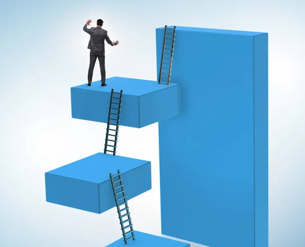 Imprenditore blocchi di arrampicata nel concetto di business scale carriera — Foto Stock