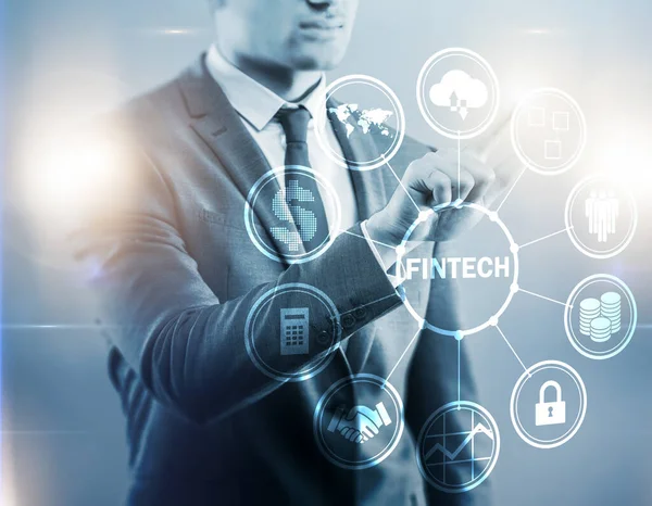 Geschäftsmann drückt Knöpfe im Fintech-Konzept — Stockfoto