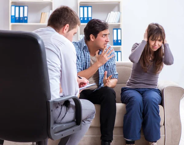 Family visiting psychologist for family problem — Stock Photo, Image