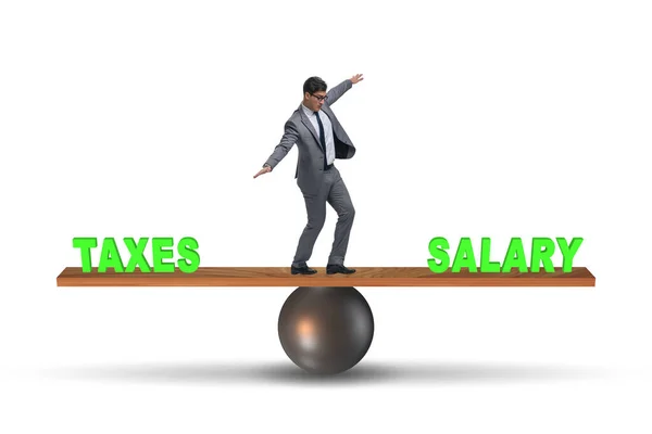 Empresario equilibrio entre impuestos y salario —  Fotos de Stock