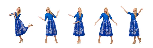 Vrouw in blauwe jurk met bloemenprints geïsoleerd op wit — Stockfoto