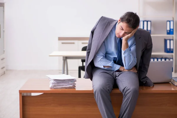 Young male employee sleeping in the office — Stock Photo, Image