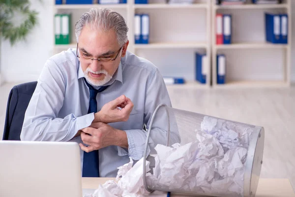 Old businessman rejecting new ideas with lots of papers — Stock Photo, Image