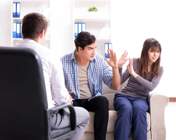 Family visiting psychologist for family problem — Stock Photo, Image