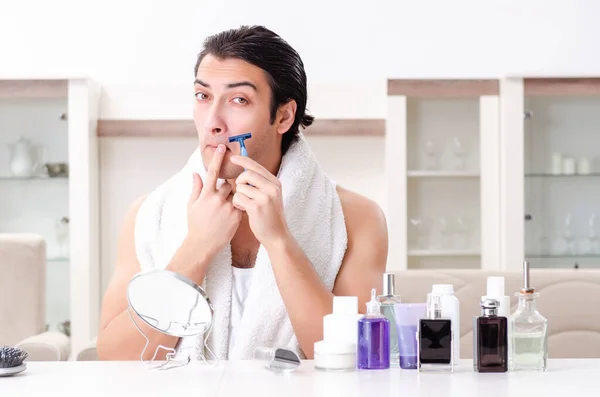 Young handsome man in the bathroom — Stock Photo, Image