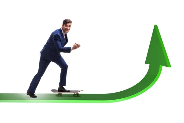 Geschäftsmann fährt Skateboard auf Finanzkurve — Stockfoto
