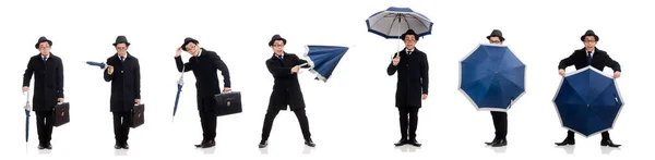 Jeune homme tenant valise et parapluie isolé sur blanc — Photo