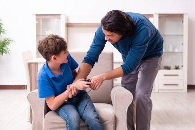 Çocukların tehlikeli alışkanlıkları kavramı