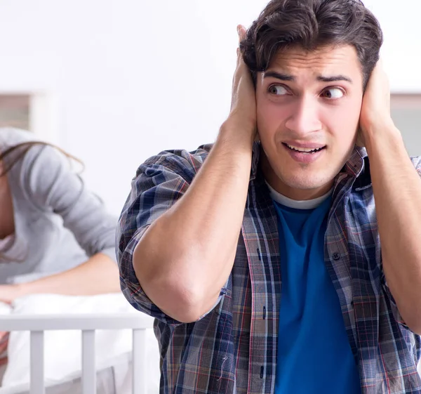 Young dad cannot stand baby crying — Stock Photo, Image