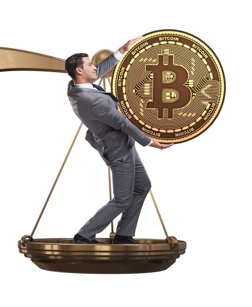 Obchodník na váze s bitcoiny a dalšími měnami — Stock fotografie