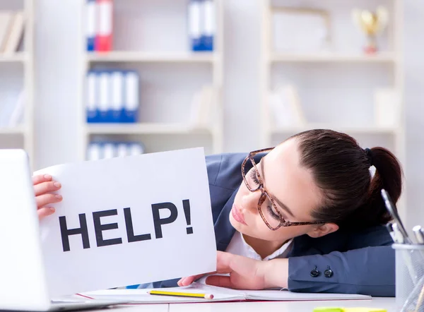 Unternehmerin bittet um Hilfe im Amt — Stockfoto