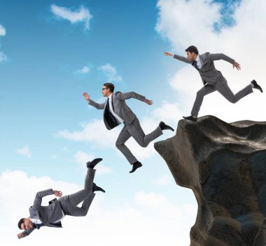 Uçurumdan düşen iş adamları