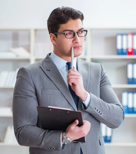 Young businessman working in the office — Stock Photo, Image