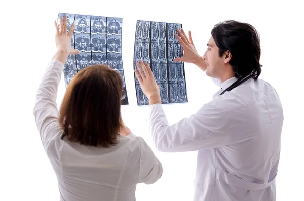 Klinikte çalışan iki doktor.