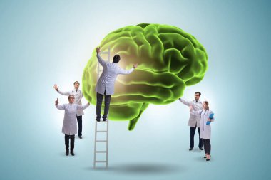 Bir grup doktor insan beynini inceliyor.