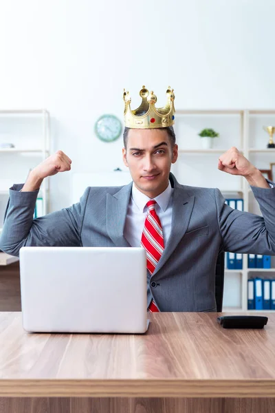 King businessman at his workplace — Stock Photo, Image