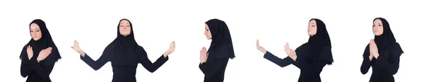 Junge muslimische Frau betet isoliert auf Weiß — Stockfoto