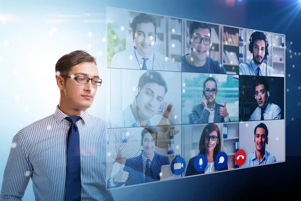 Concept van videoconferentie op afstand tijdens pandemie — Stockfoto