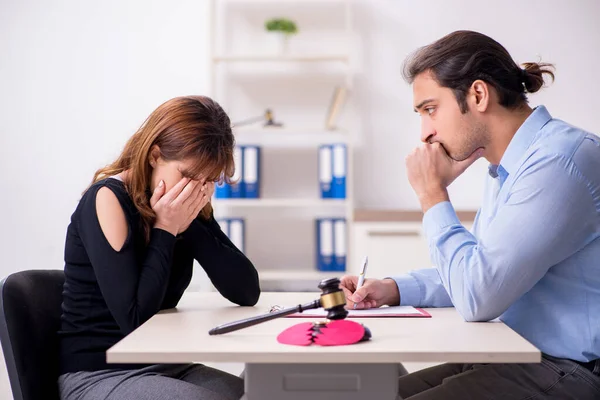 Young pair in courthouse in divorcing concept — Stock Photo, Image