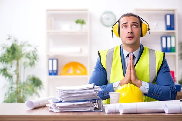 Young male architect working in the office — Stock Photo, Image