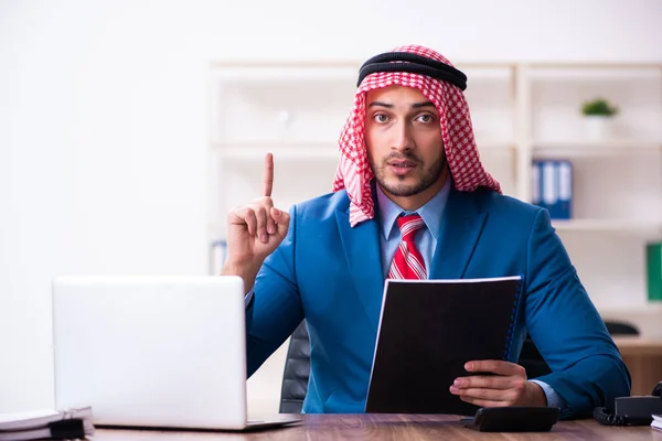 Young male arab employee working in office — Stock Photo, Image