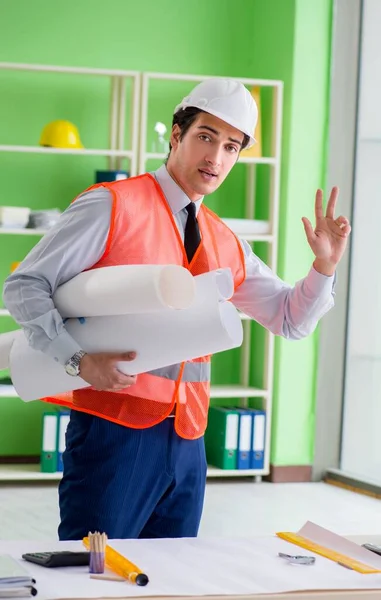 Man architect working on the project — Stock Photo, Image