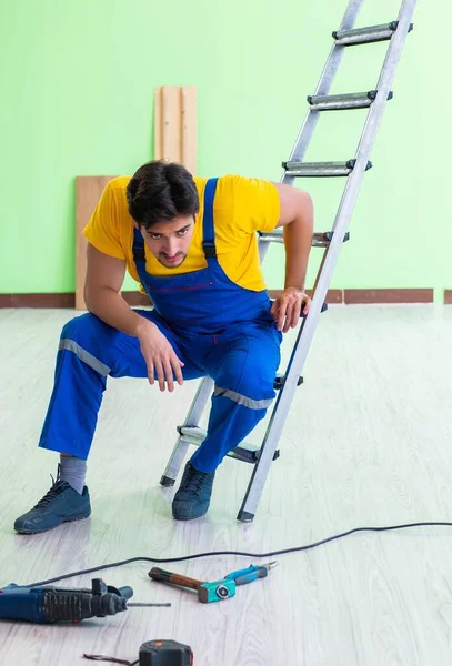 Lavoratore ferito sul luogo di lavoro — Foto Stock