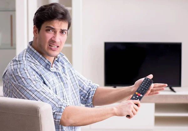 Man trying to fix broken tv — Stock Photo, Image