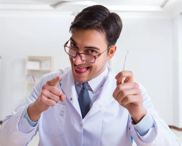 Dentista em conceito médico no hospital — Fotografia de Stock