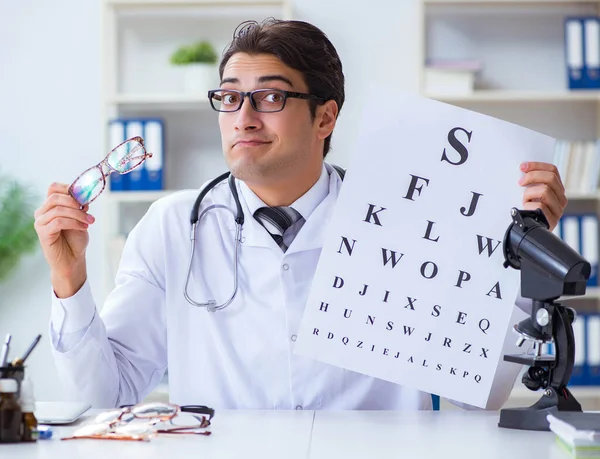 Oční lékař v lékařském pojetí — Stock fotografie