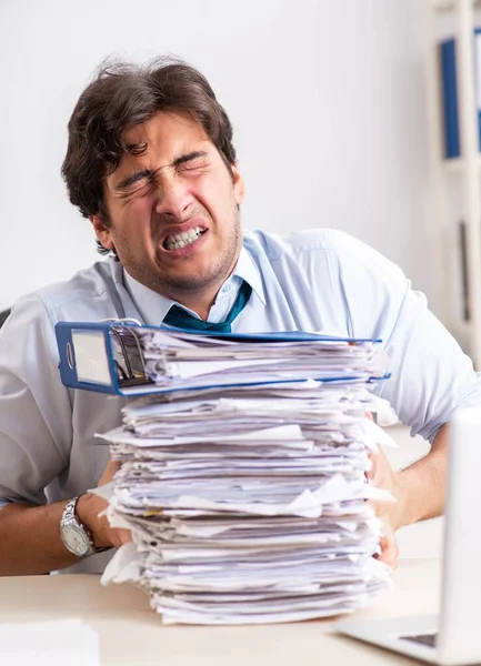 Overloaded busy employee with too much work and paperwork — Stock Photo, Image