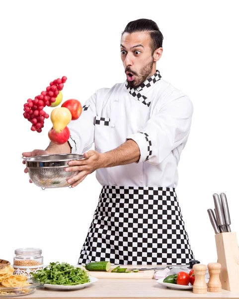 Engraçado cozinheiro masculino isolado no fundo branco — Fotografia de Stock