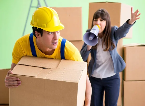 Woman boss and man contractor working with boxes delivery — Stock Photo, Image