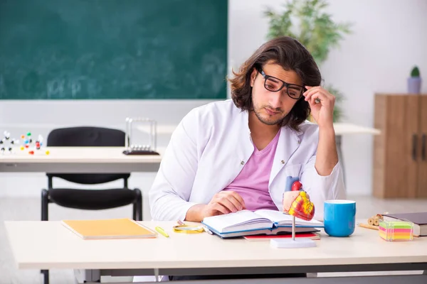 Young male cardiologist in the classroom — Stock Photo, Image