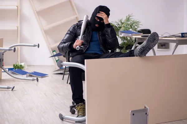 Young male burglar in the office — Stock Photo, Image