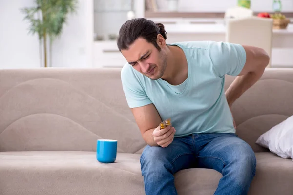 Injured young man suffering at home — Stock Photo, Image