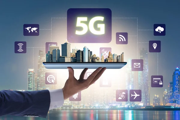 Concepto de tecnología móvil 5G: alta velocidad de Internet —  Fotos de Stock