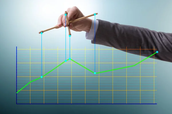 Empresário controlando o mercado com cordas — Fotografia de Stock