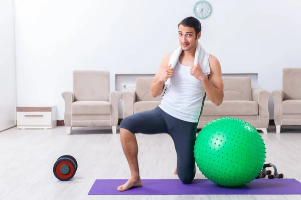Young man training and exercising at home — Stock Photo, Image