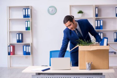 Genç çalışan işten çıkarılıyor