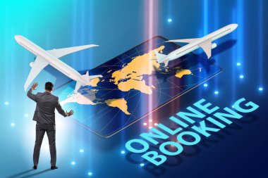 İş adamıyla online uçuş rezervasyonu kavramı