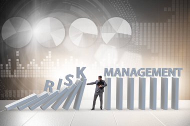 Risk yönetimi kavramında iş adamı