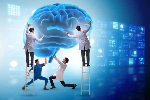 ทีมแพทย์ตรวจสมองมนุษย์ — ภาพถ่ายสต็อก