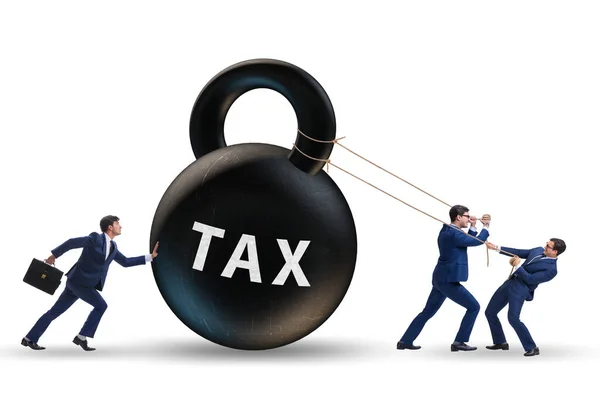 Empresário puxando kettlebell no conceito de imposto — Fotografia de Stock